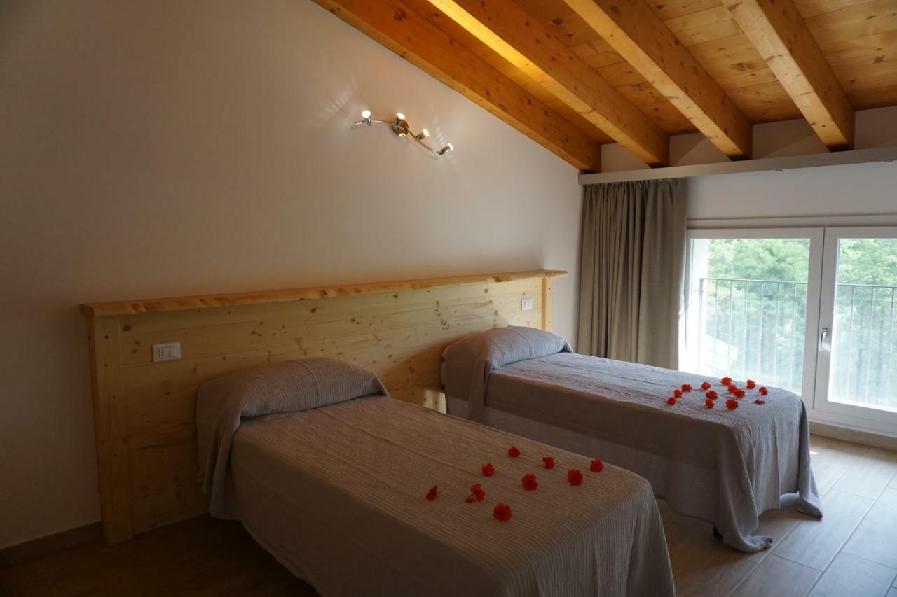 Agriturismo Fattoria Monte Baldo Vista Lago Caprino Veronese Exterior photo